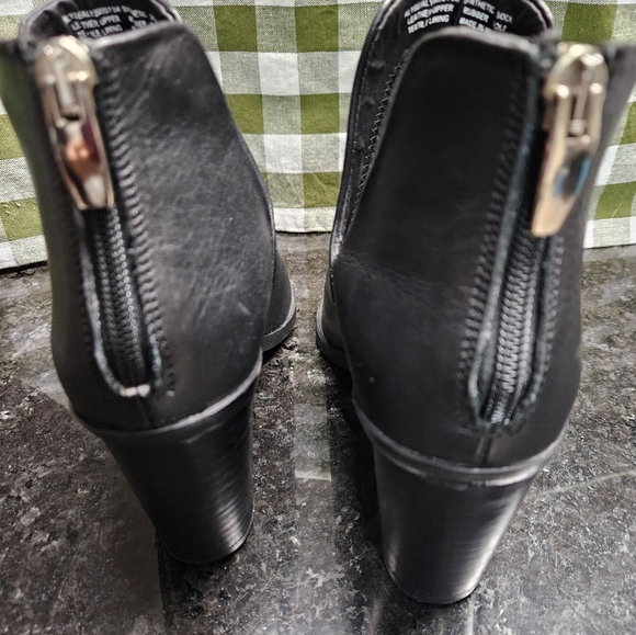 Steve Madden Black Leather Block Heel Ankle Zip Boots WOMEN'S SIZE: 9 M - Picture 6 of 10